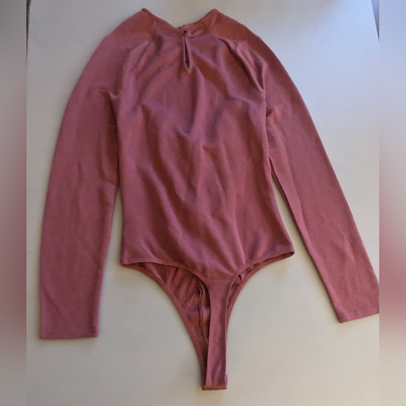 ASTR the Label Stylish Ruched Long Sleeve Bodysuit. Size Small - Picture 9 of 16